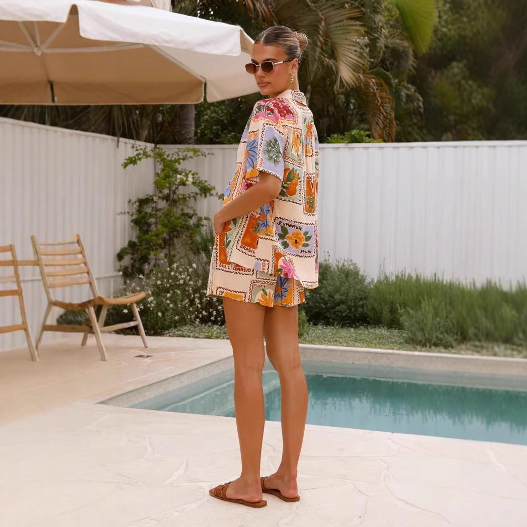 Kvinders kortærmet skjorte med matchende shorts i blomsterdesign Skovae