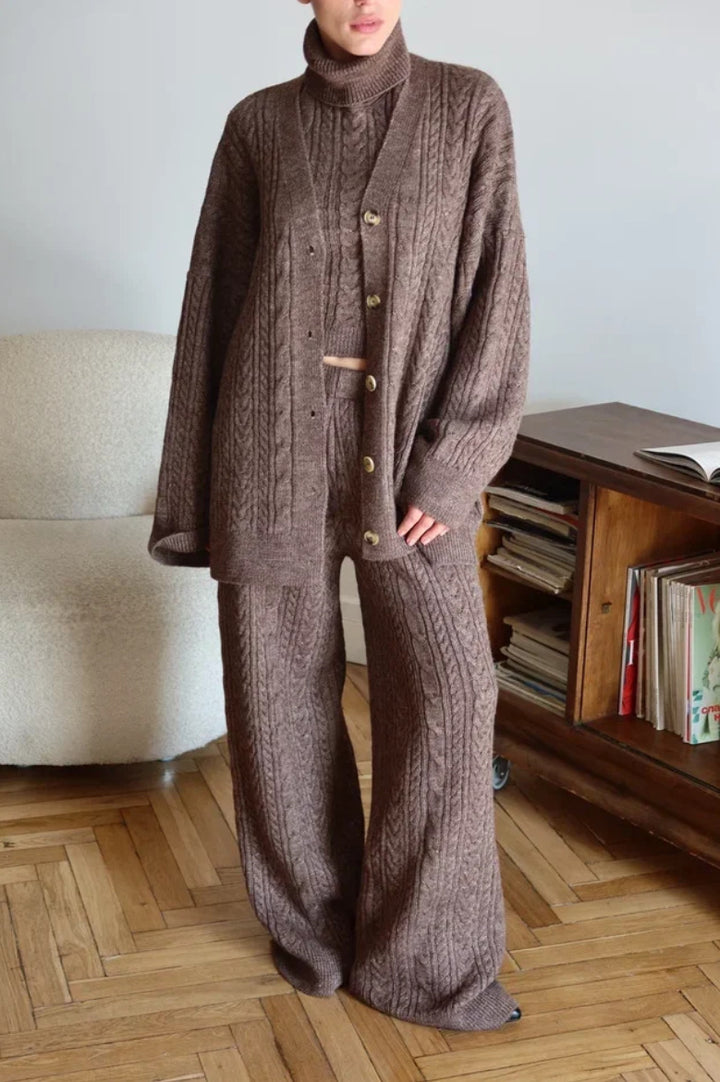 Damernes strikkede loungewear sæt med loose fit og hyggelige detaljer Stilla