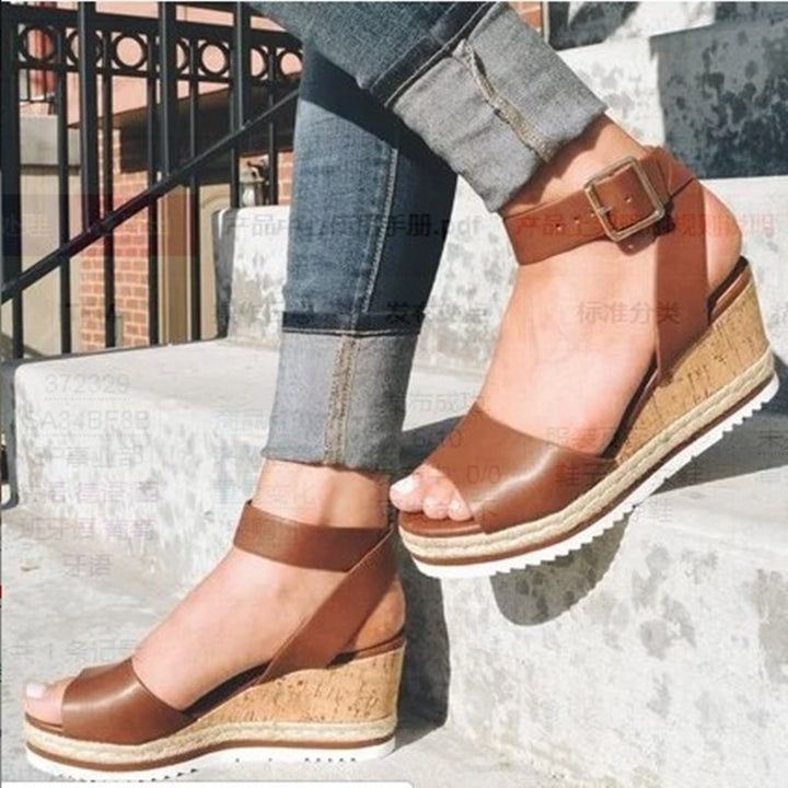 Dame Wedge-sandaletter med elegant kork-design og justerbar rem Stilla
