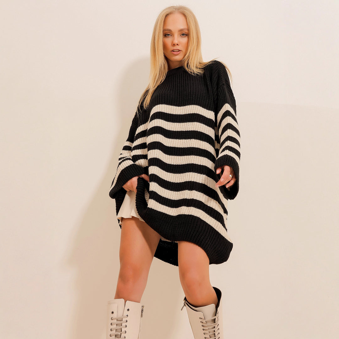 Kvinders afslappede strikket sweater med stripe design og sænket skuldre