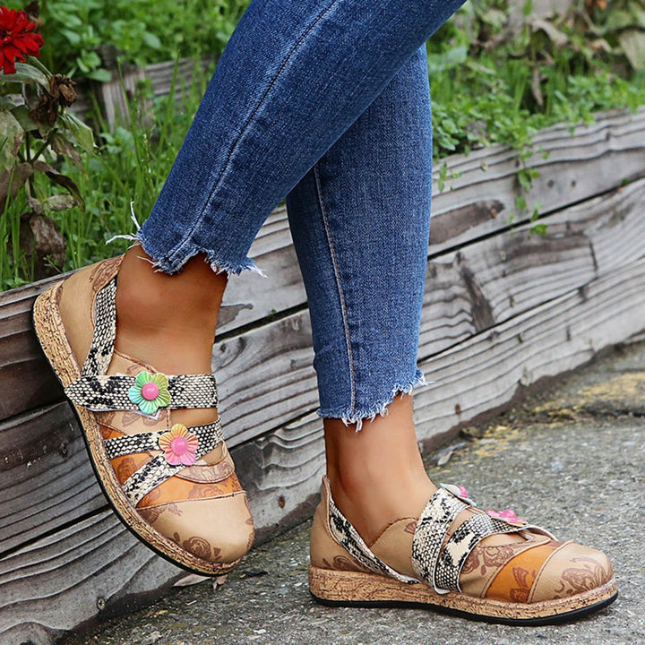 Dame Komfortable Sandaler med floral design og elastiske remme Stilla