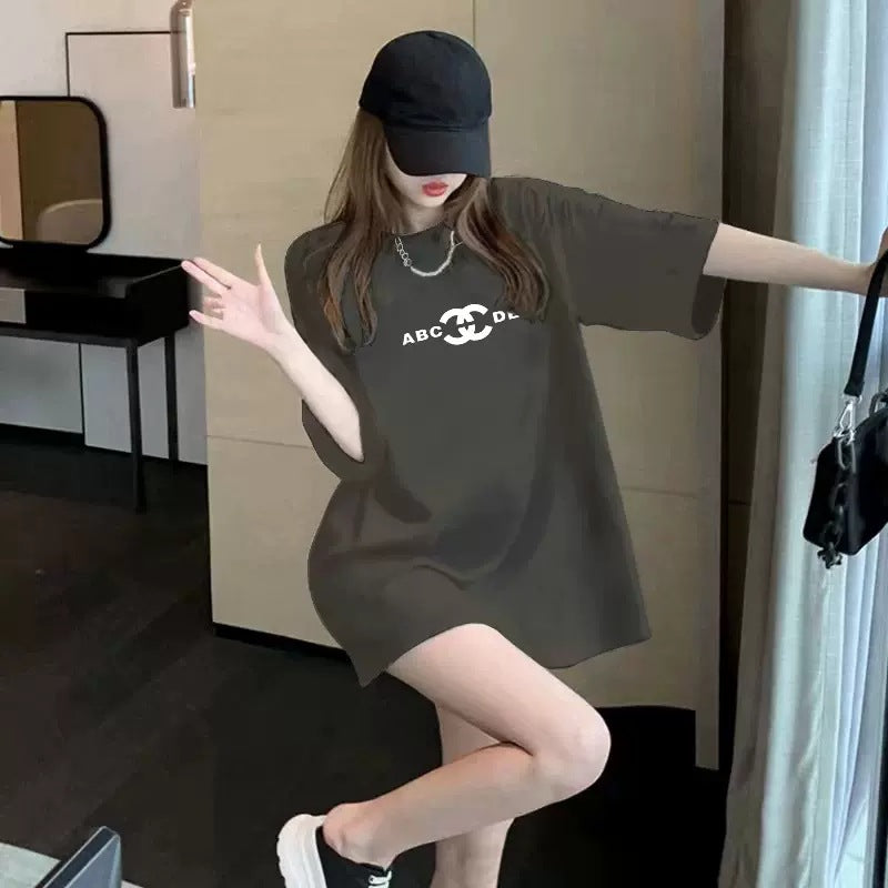 Dame T-shirt i løs oversized stil med kreativt tryk Stilla