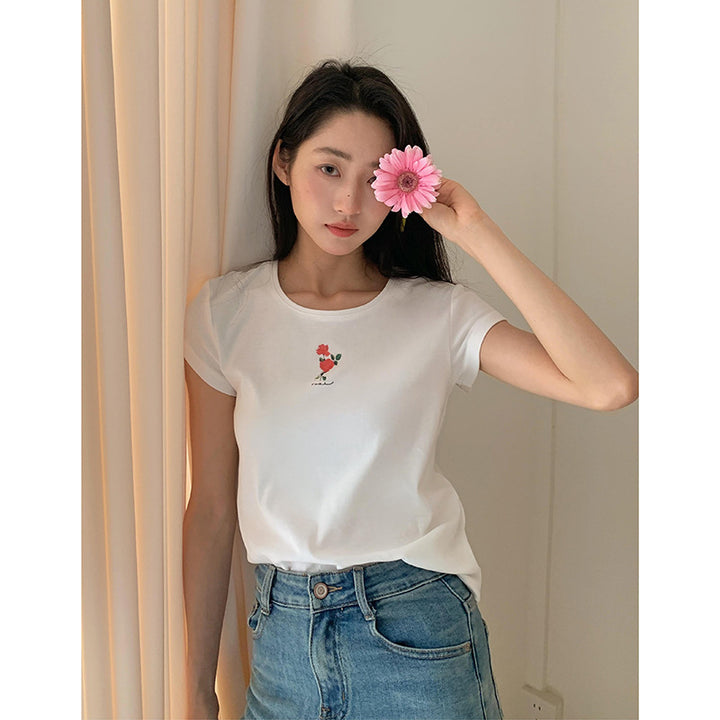 Damer casual top med blomstret design og svajende volangskørt Stilla