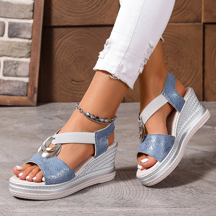 Dame Wedge-sandaler med elegant pynt og justerbar rem Stilla