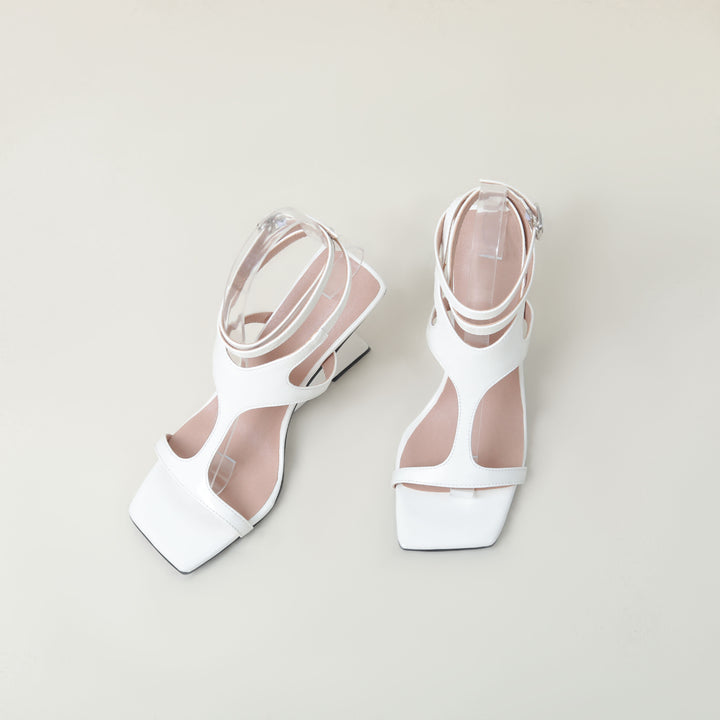 Femme Strappy Keil-sandaler med smart ankelrem-detail Stilla