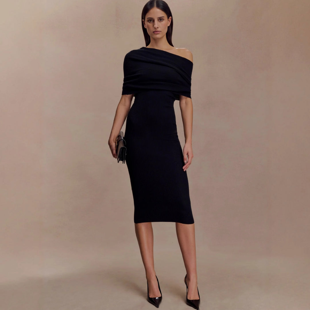Damer elegant strikkjole med off-shoulder design Skovae