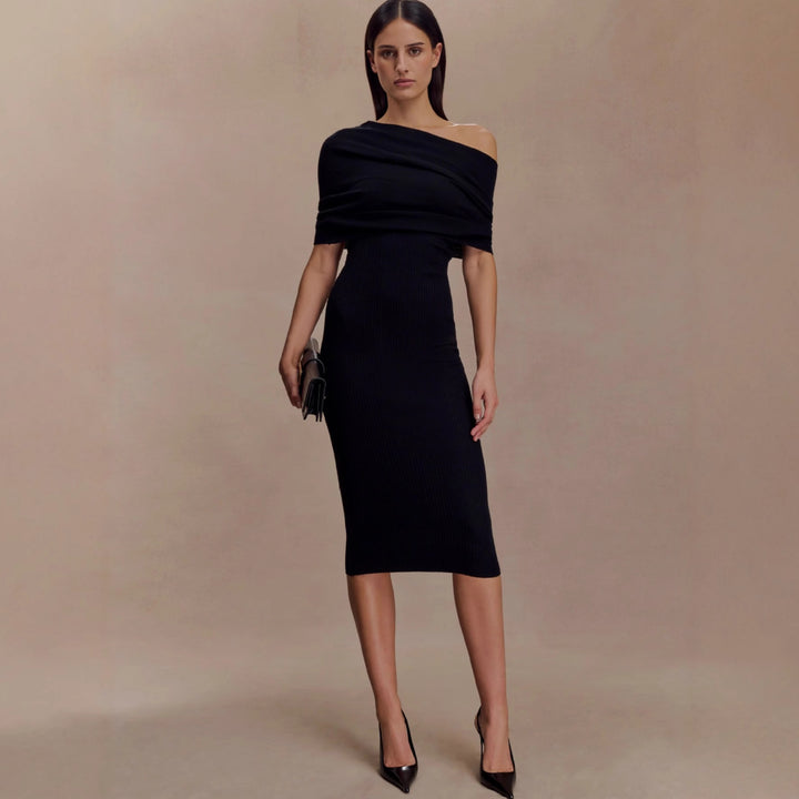 Damer elegant strikkjole med off-shoulder design Skovae