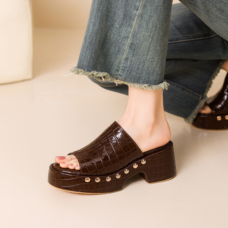 Femme Chunky Platform Slide Sandaler med dekorative nitter Stilla