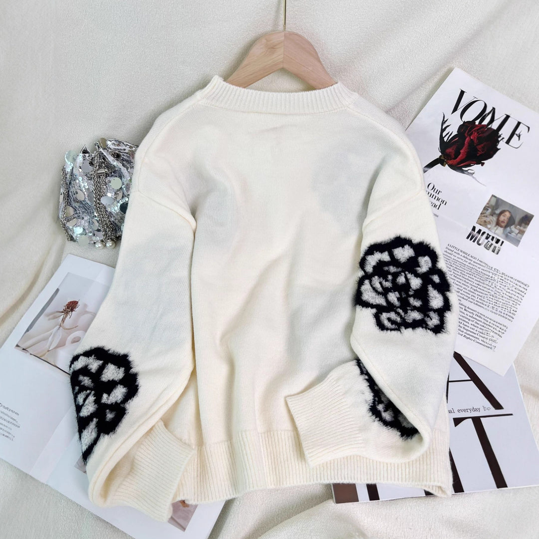 Damer fashionabel pullover med udsøgte blomsterapplikationer og perleudsmykninger Stilla