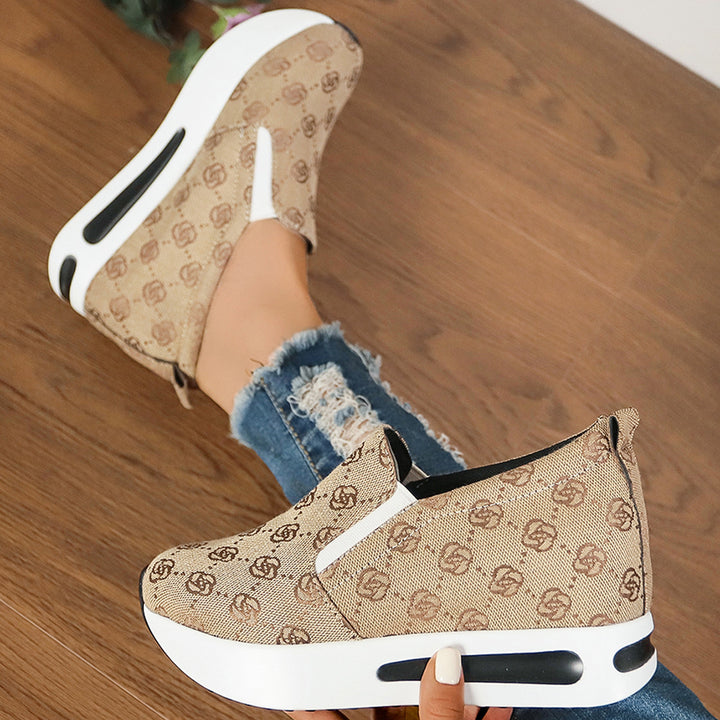 Dame komfortable slip-on sneakers med sporty design og åndbart overmateriale Stilla