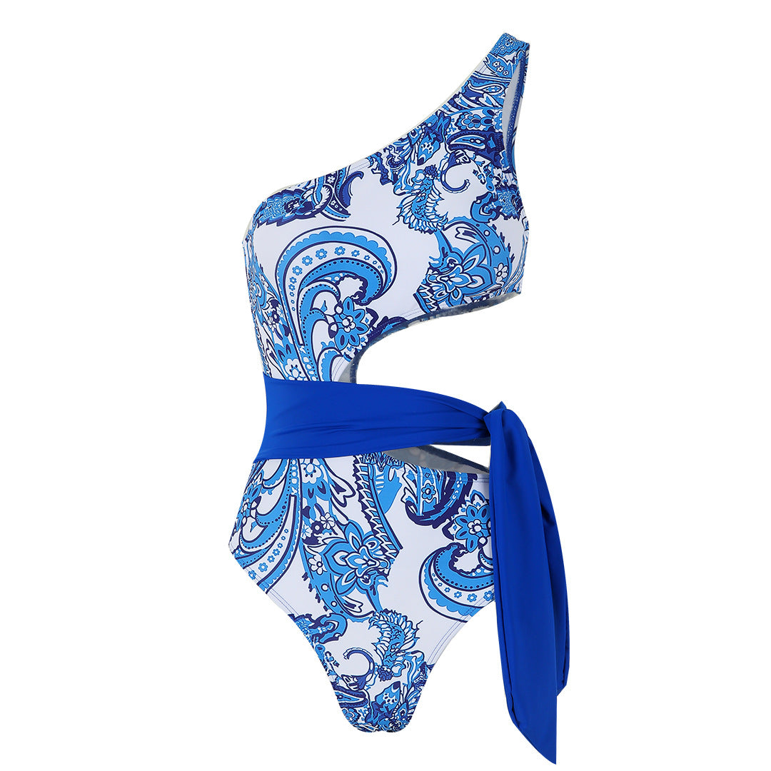 Dame One-Piece Badedragt med trendy asymmetrisk design og moderigtig bindebælte Stilla