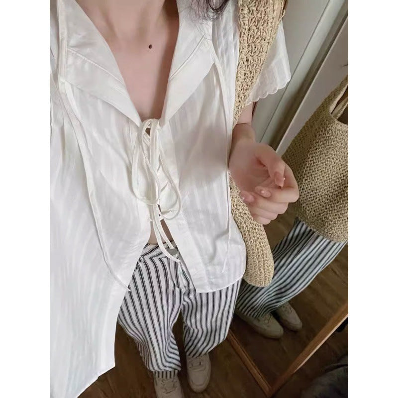 Femme Letvægts Button-Up Skjorte med Bindebånd-Detalje Stilla