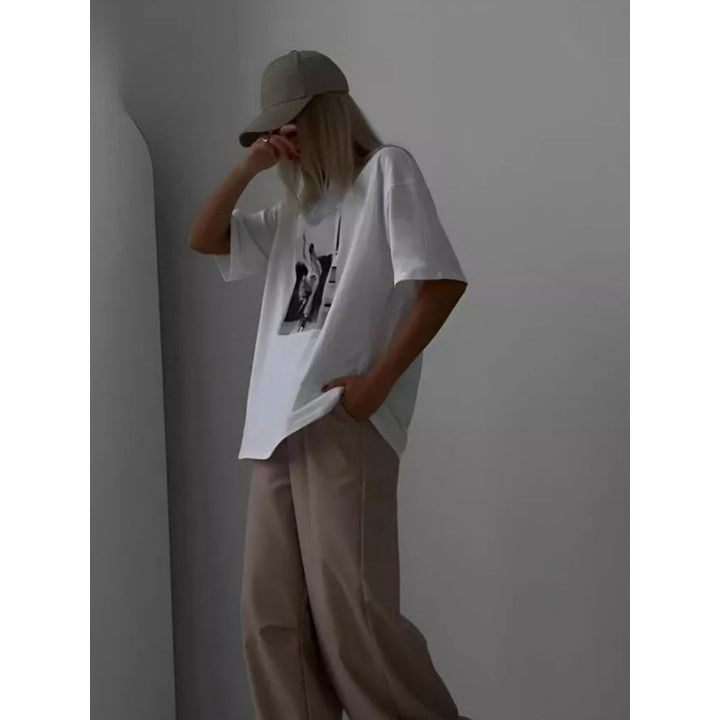 Dame T-shirt med stilig fotoprint og afslappet oversized pasform Stilla