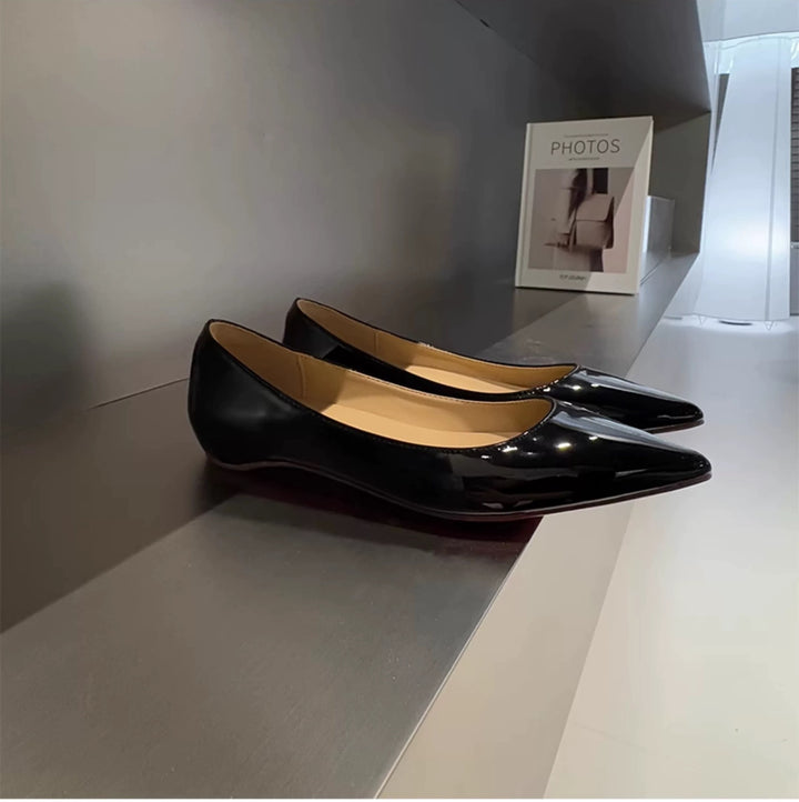 Dame elegante spidse ballerinaer med højglansfinish Stilla