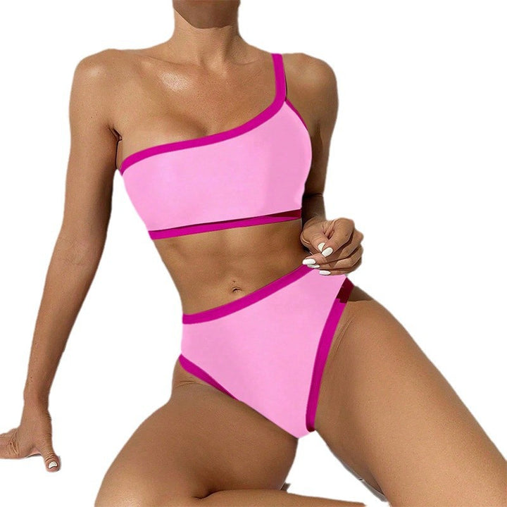 Dame bikini sæt med asymmetrisk top og figursyet bund Stilla