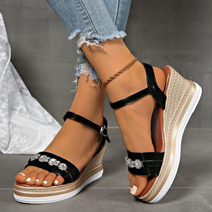 Dame Wedge-sandaler med elegant smykkes accent og komfortabelt fodseng Stilla