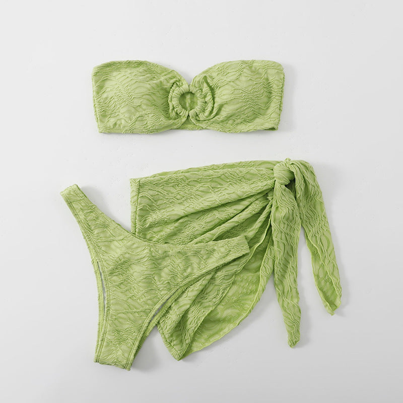 Dame bandeau-bikini med dekorativ ringdetalje og sarong nederdel Skovae