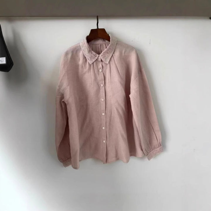 Femme Elegante Linned Button-Up Bluse med Broderet Krave Stilla
