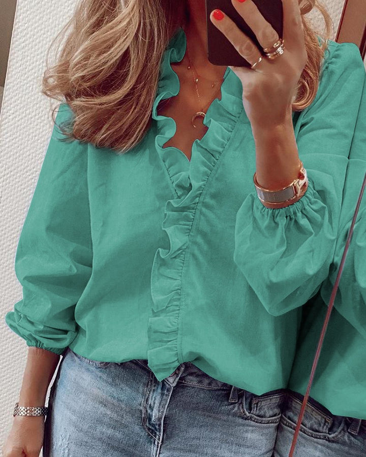 Kvindernes elegante bluse med ruffle detaljer Stilla