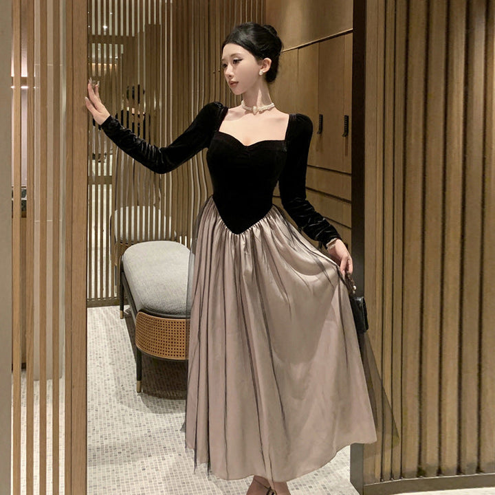 Stilla | Sofistikeret Velour Spliced Tulle Kjole