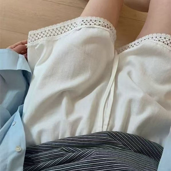 Femme Letvægts Relaxed Fit Spidstekant Shorts Stilla