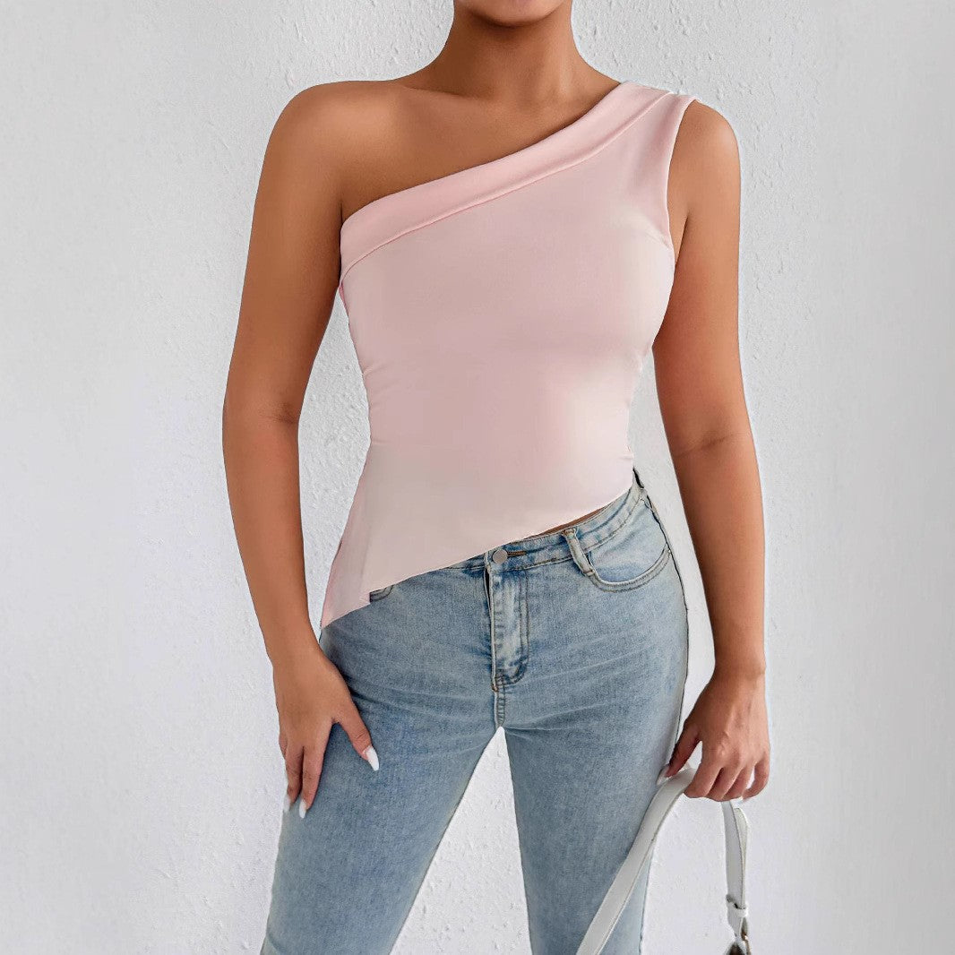 Dame asymmetrisk top med skulderfri design og elegant drapering Skovae