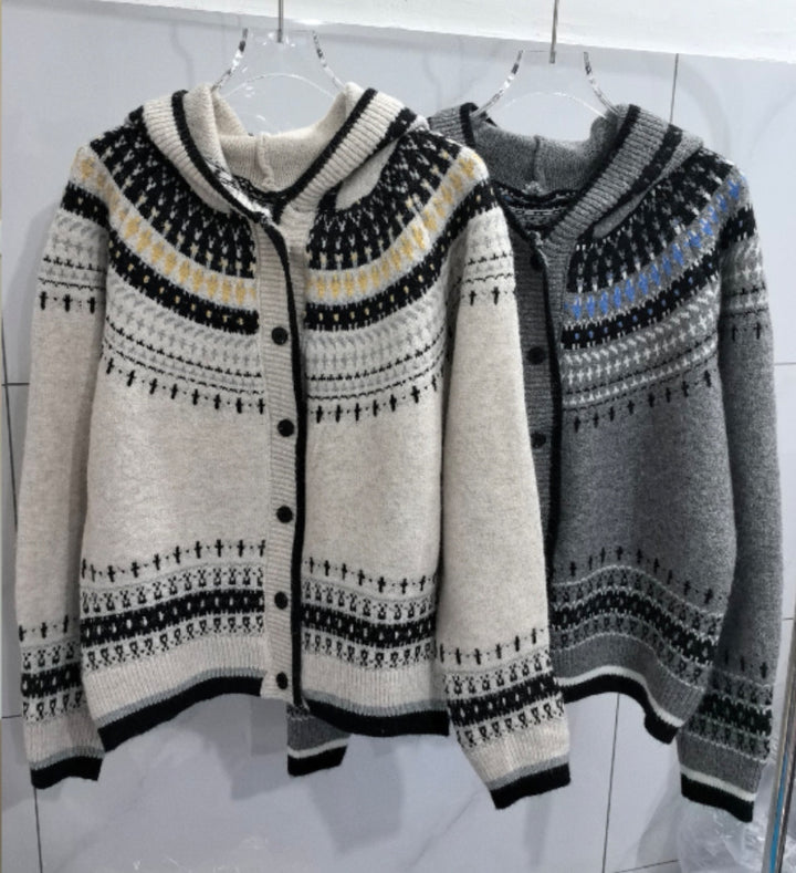Damer fashionable cardigan med hætte og traditionelt norsk mønster Stilla