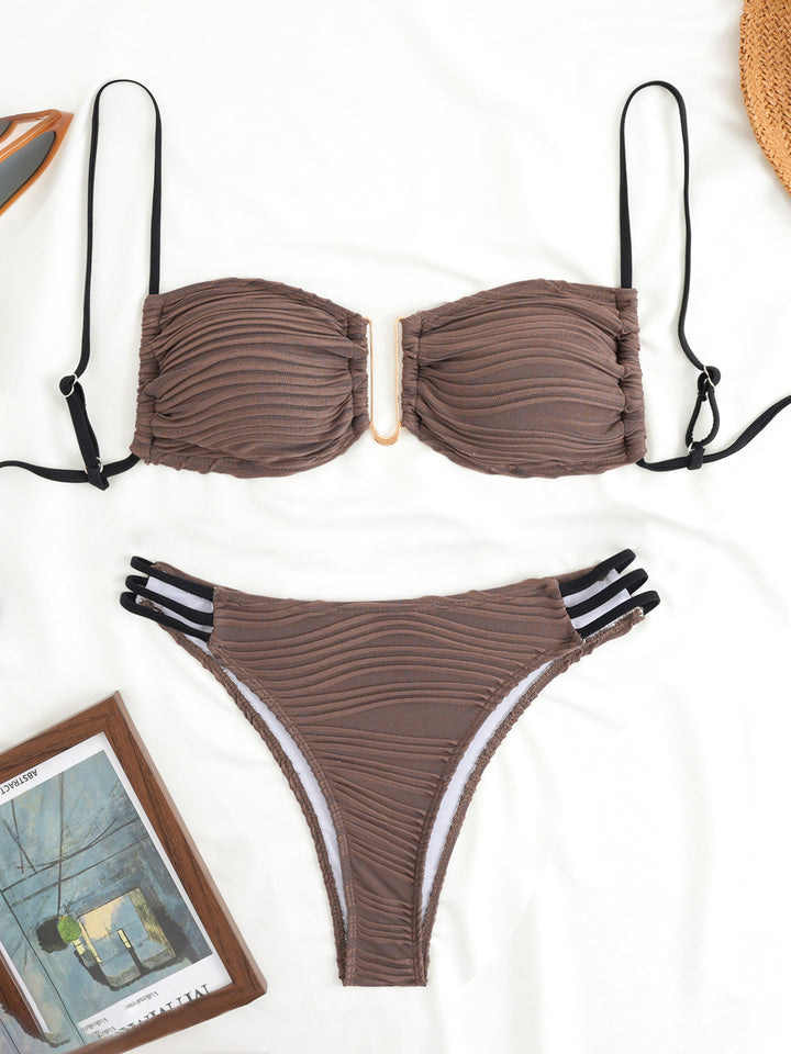 Dame bandeau-bikini med raffineret plisseret design og sidelændebånd Skovae