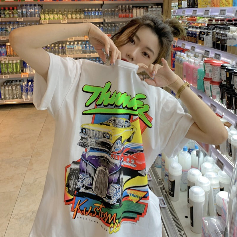 Dame T-shirt med kreativ retro-bil-design og afslappet snit Stilla
