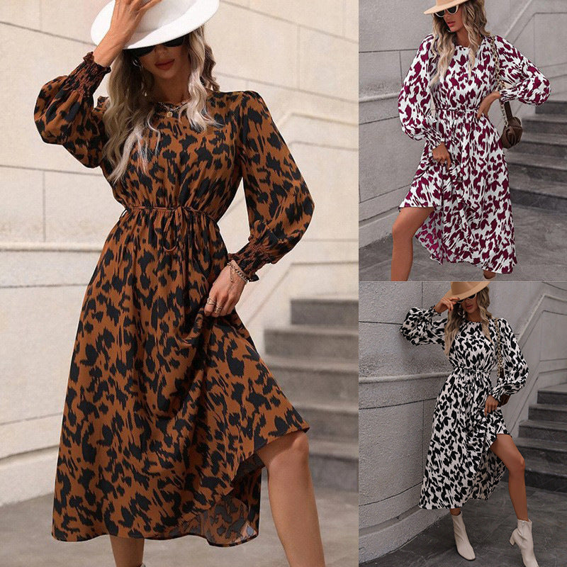 Dame maxikjole med elegant leopardmønster og svajende ærmer Stilla