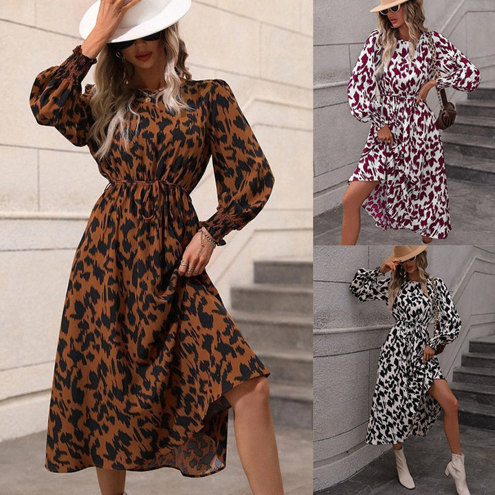 Dame maxikjole med elegant leopardmønster og svajende ærmer Stilla