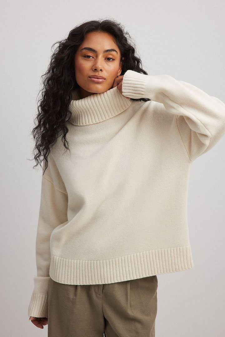 Kvindernes casual rullekrave sweater lavet af fint strikstof Stilla