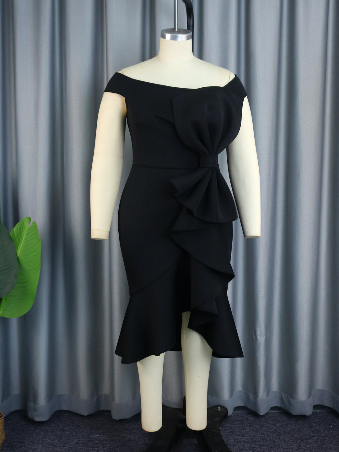Dame Elegante aftenkjole med asymmetrisk flæsedesign Skovae