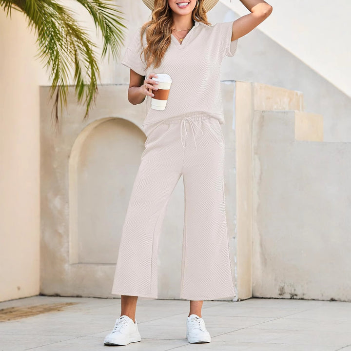Dame stilfuld to-dels loungewear sæt med elastisk talje og struktureret top Stilla
