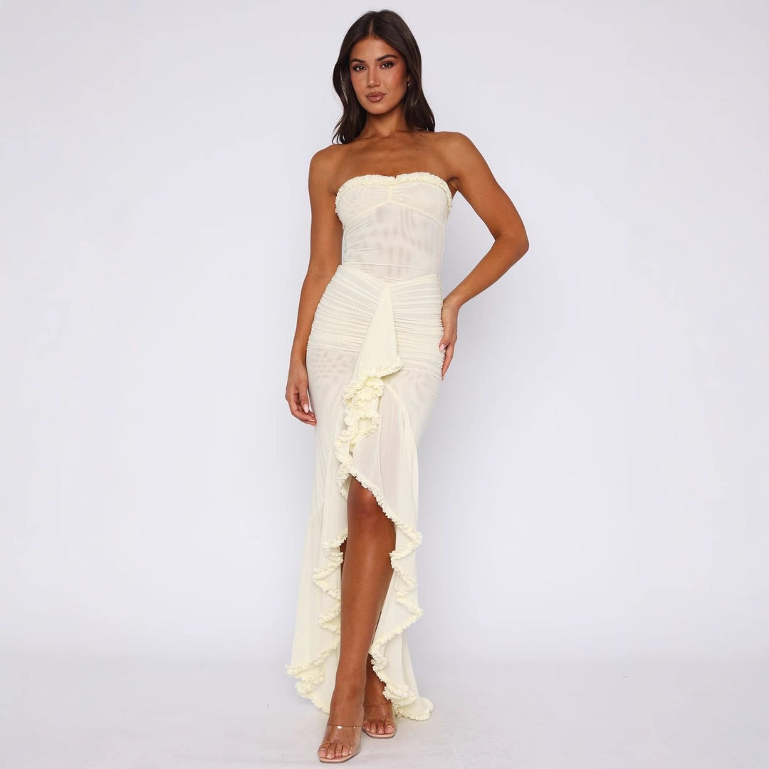 Dame Elegant Strapless Maxikjole med raffinerede ruchedetaljer og asymmetrisk snit Skovae