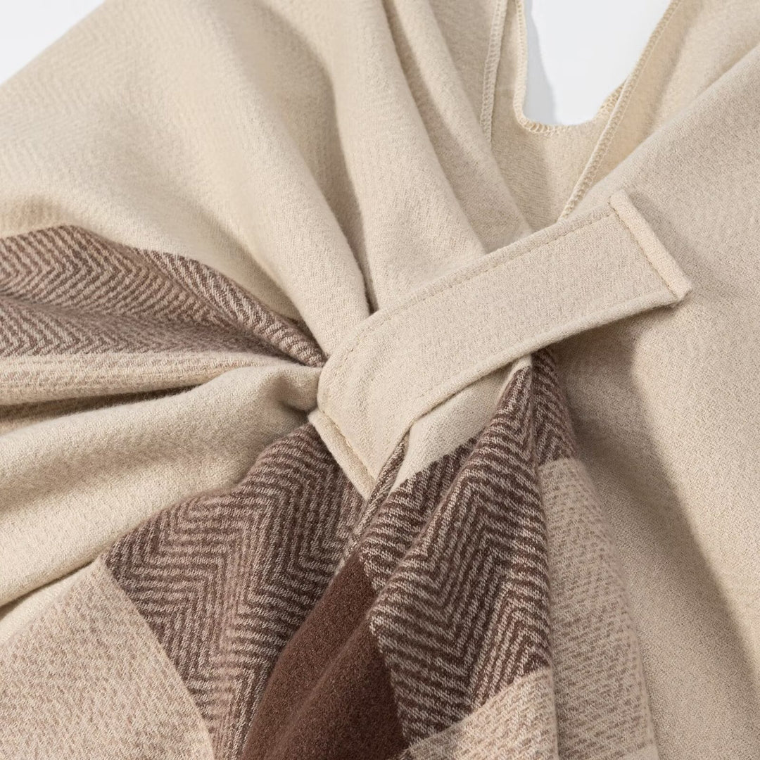 Kvindernes elegante og hyggelige poncho med fashionable mønster Stilla