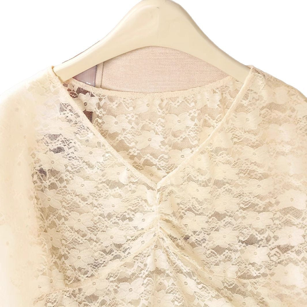 Dame spidsbluse med raffinerede detaljer og elegant snit Stilla
