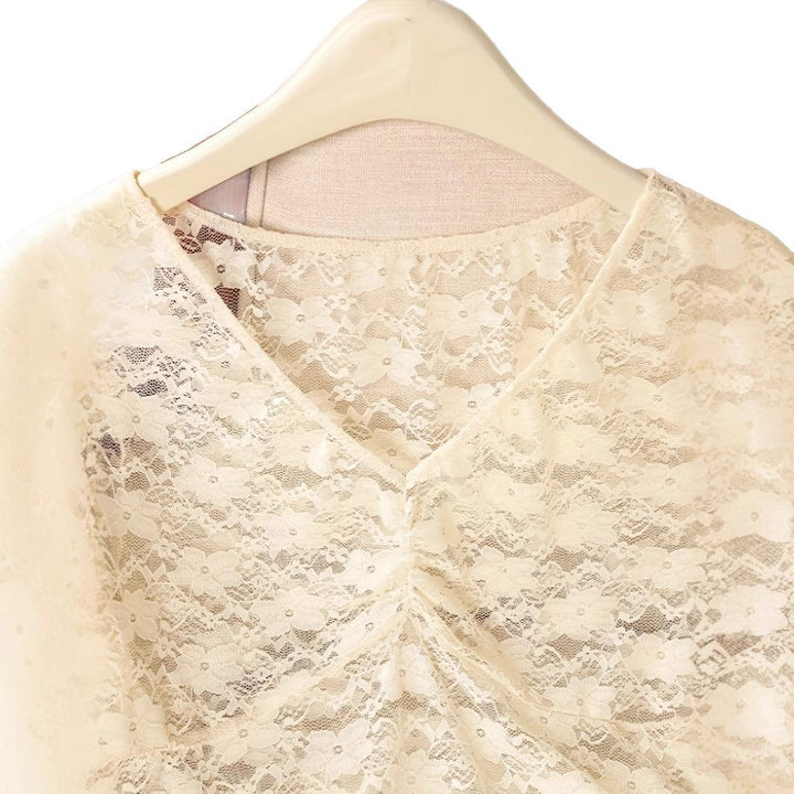 Dame spidsbluse med raffinerede detaljer og elegant snit Stilla