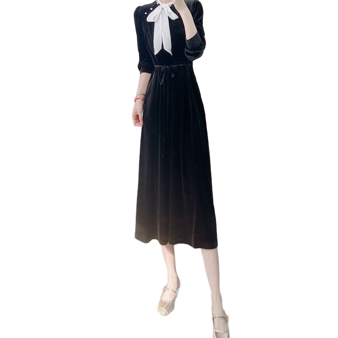 Dame Elegant Velour-Midi Kjole med Buekrave og Dekorative Knapdetaljer Stilla