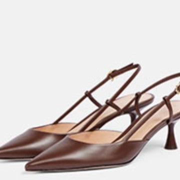 Femme spidse tæer slingback pumps med elegant remdetalje Stilla