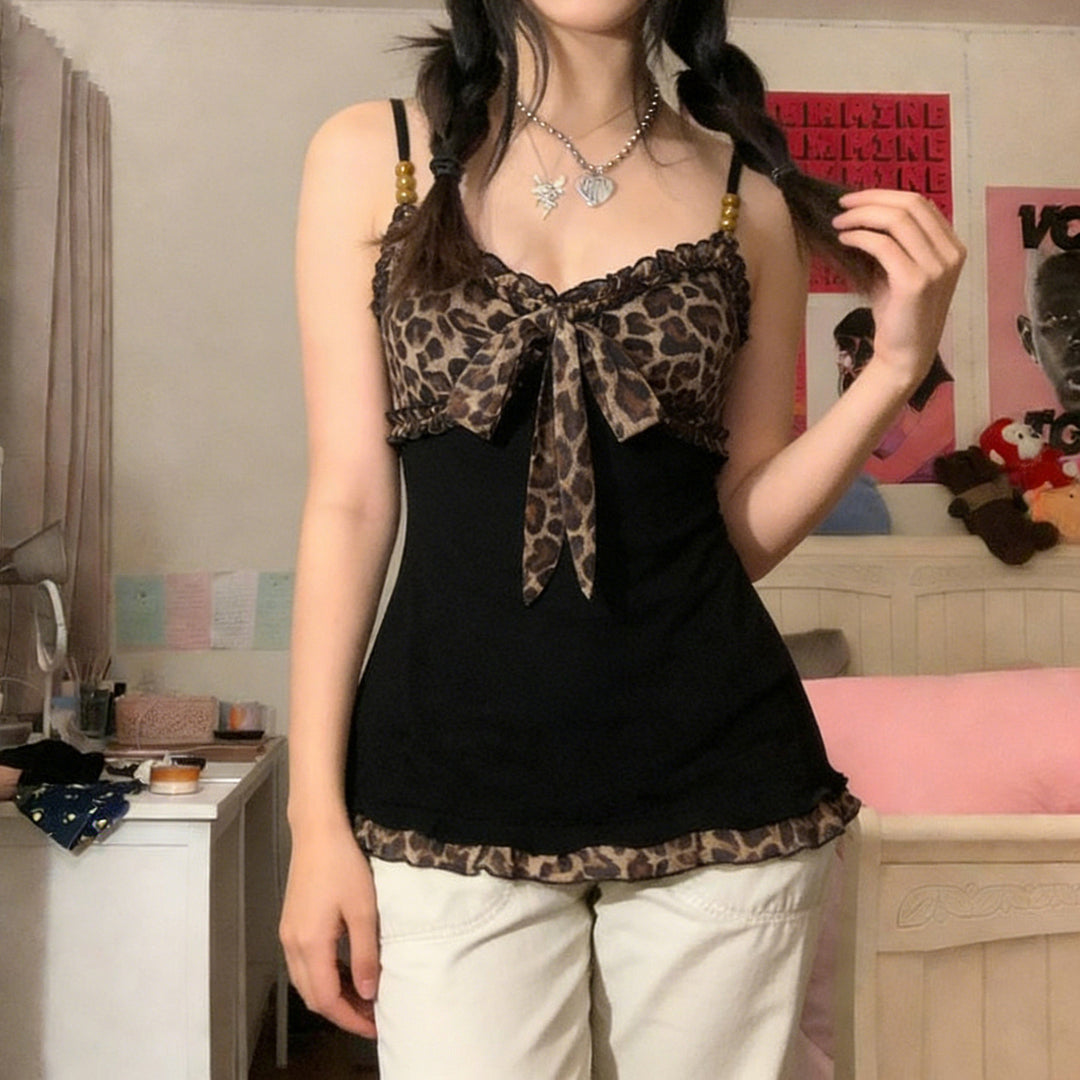 Damer Leges leopardtop med feminine ruffle detaljer Skovae