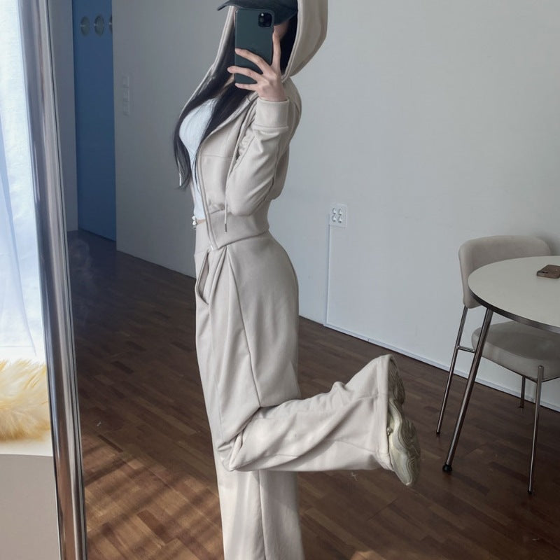Damer fashionabelt og komfortabelt sæt med cropped jakke og elastiske bukser Stilla