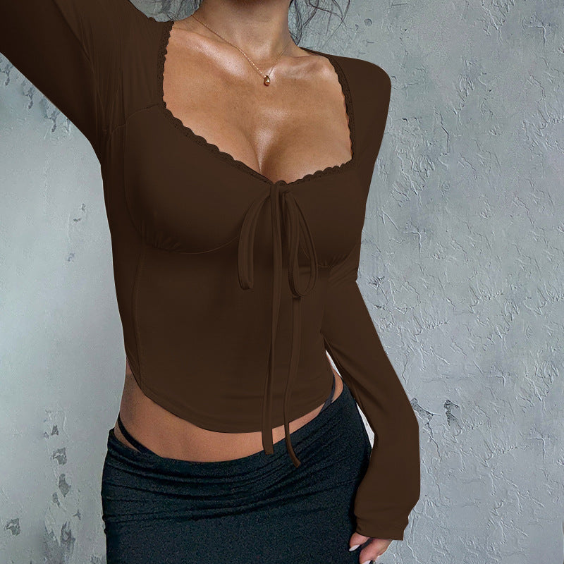 Kvindernes langærmede crop top med sofistikeret bånd og elegant udskæring