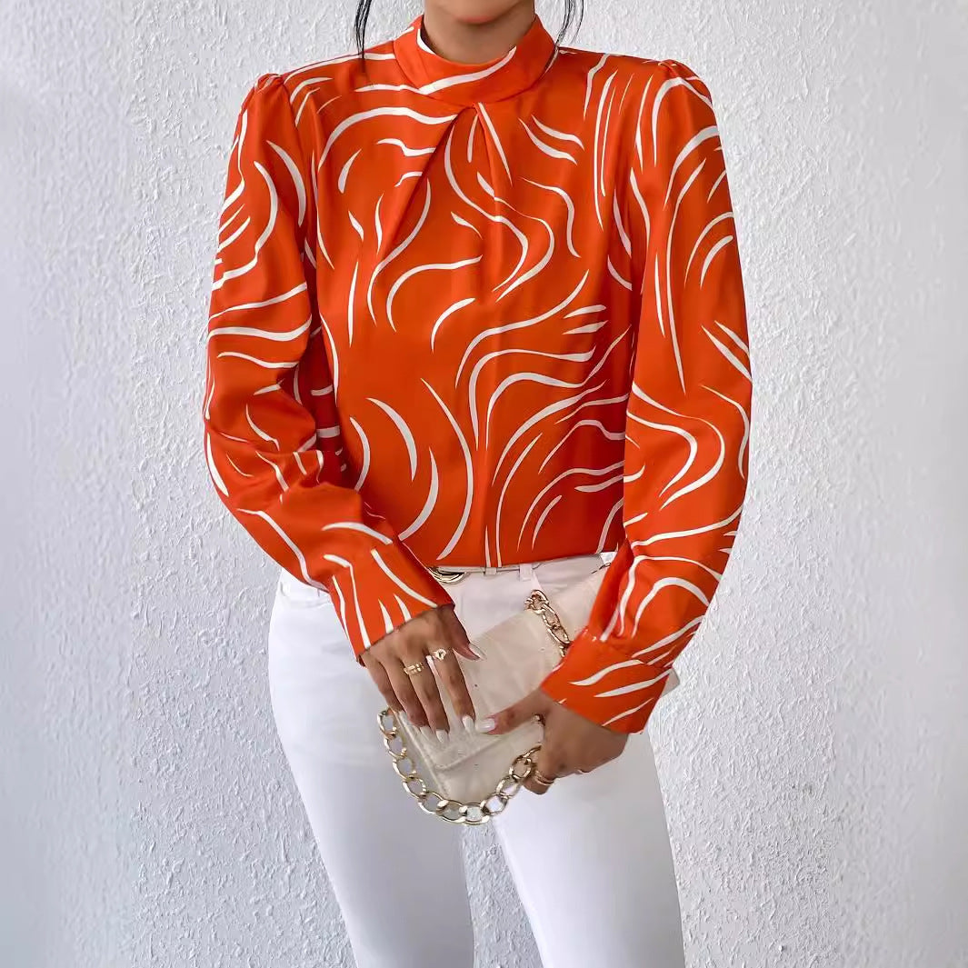 Damebluse med elegant bølgedesign og højhæftet krave Stilla