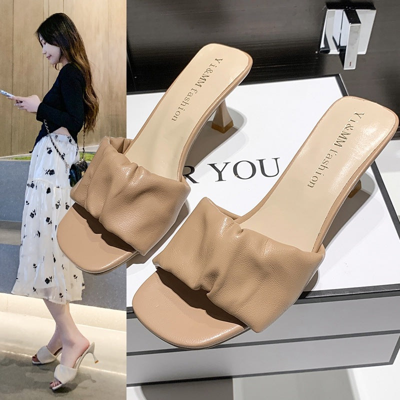 Dame slide-sandaler med en elegant rynkeudsmykning og komfortabel fodseng Stilla