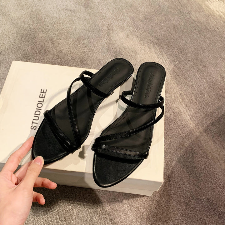 Dame Riemchen Open-Toe Slide Sandaler med Metallic-detaljer Stilla
