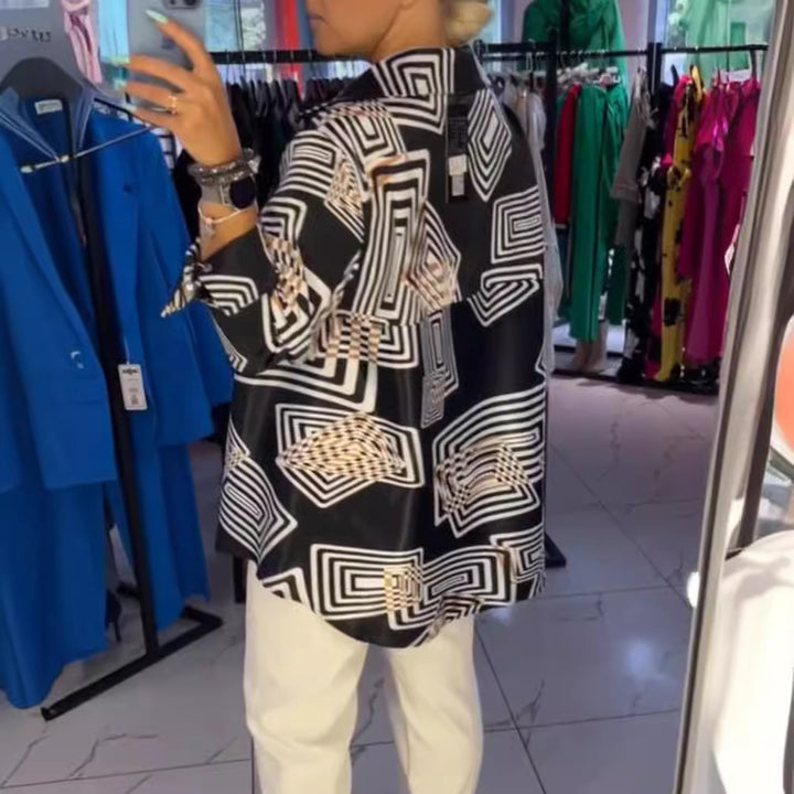 Dame tunika med moderne geometrisk mønster og elegant snit Stilla