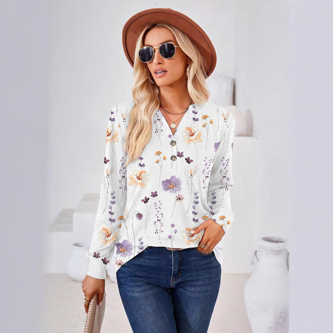 Damebluse med florale mønstre og moderne knapdetaljer Stilla
