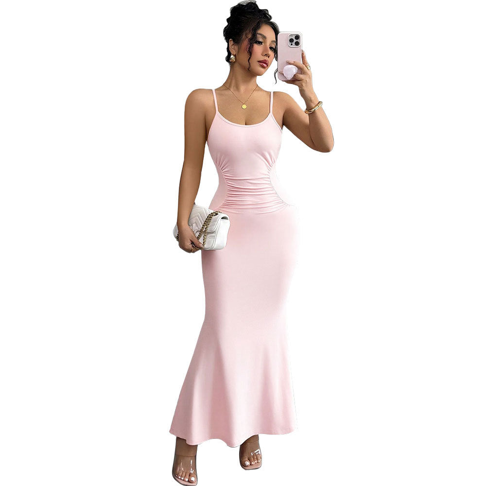 Dame fitted maxi kjole med spaghetti stropper og sofistikeret drapering design Stilla