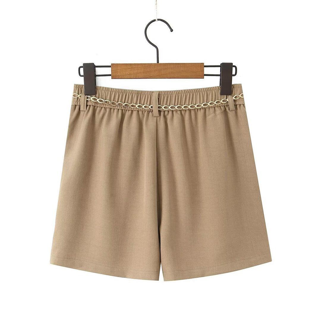 Dame Chice Shorts med elegant kæde og højtsiddende talje Skovae